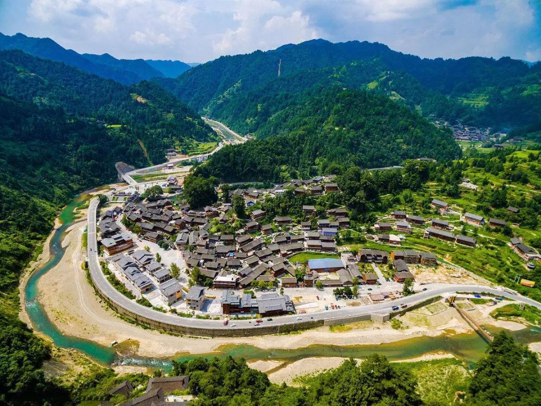 油纸伞下的贵州梦