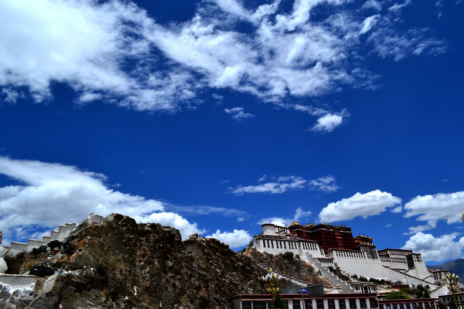 西藏，多元文化交融的和谐乐章